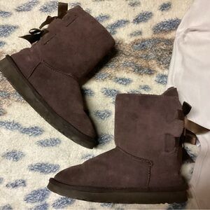 UGGS WOMENS BROWN BOOTS.